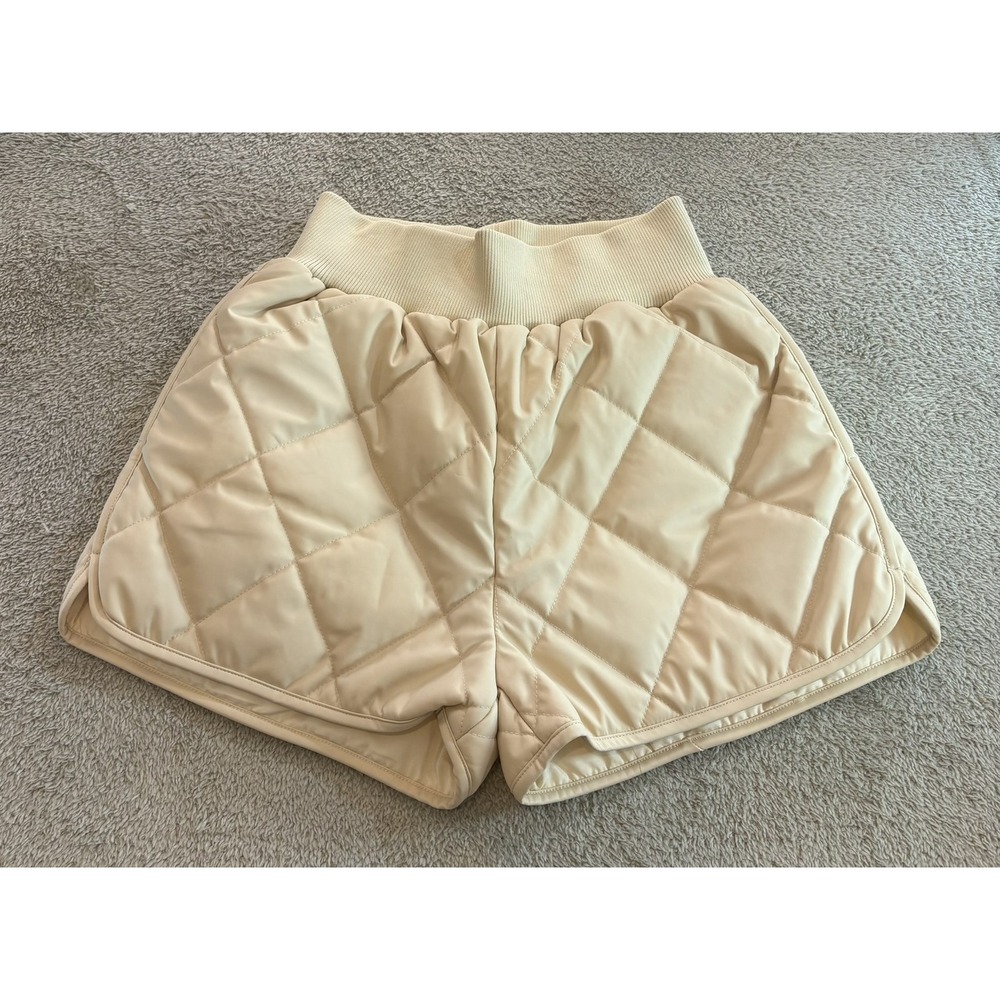 Maniere De Voir Cream Quilted Vegan Leather High Waist Shorts Womens Size 8 NOWT